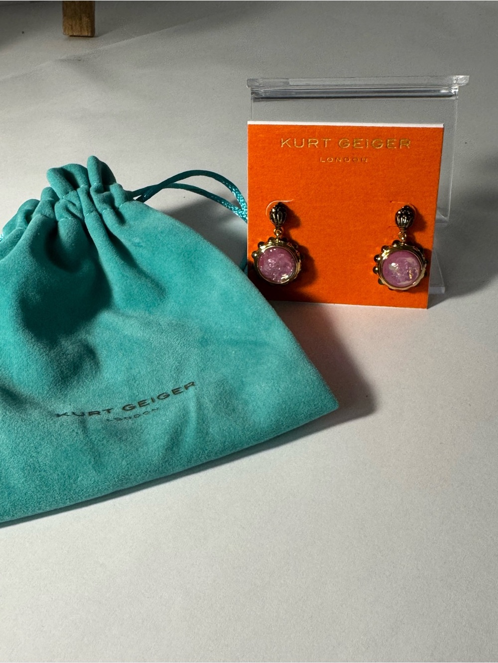 NWT Kurt Geiger Pink Iridescent Drop Earrings Gold Tone - Picture 3 of 7
